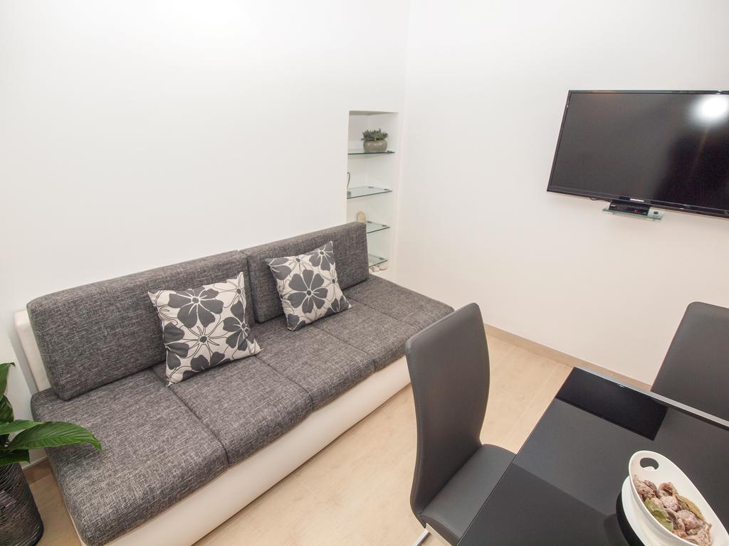 Apartments Karlo Makarska Bilik gambar