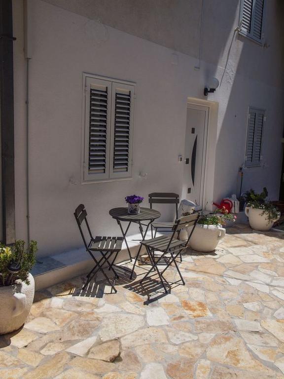 Apartments Karlo Makarska Bilik gambar